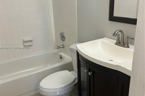 Condominio en alquiler en Coral Springs, Florida, 2 dormitorios, 76.64 m2 № 2030532 - foto 13