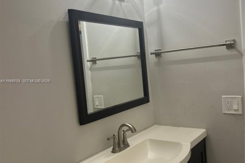 Condominio en alquiler en Coral Springs, Florida, 2 dormitorios, 76.64 m2 № 2030532 - foto 14