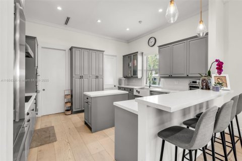 House in Key Biscayne, Florida 6 bedrooms, 319.21 sq.m. № 1882558 - photo 16