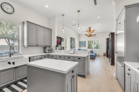 House in Key Biscayne, Florida 6 bedrooms, 319.21 sq.m. № 1882558 - photo 18