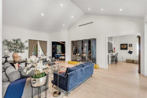 House in Key Biscayne, Florida 6 bedrooms, 319.21 sq.m. № 1882558 - photo 8