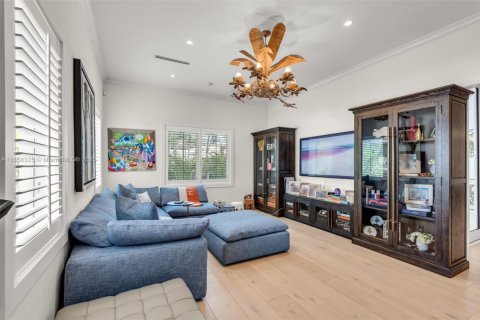 House in Key Biscayne, Florida 6 bedrooms, 319.21 sq.m. № 1882558 - photo 14