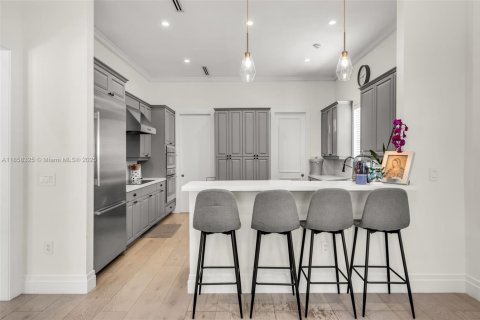 House in Key Biscayne, Florida 6 bedrooms, 319.21 sq.m. № 1882558 - photo 15