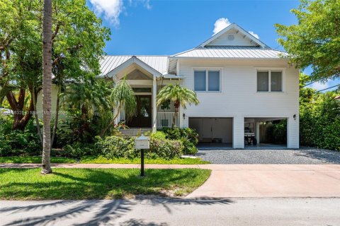 House in Key Biscayne, Florida 6 bedrooms, 319.21 sq.m. № 1882558 - photo 1