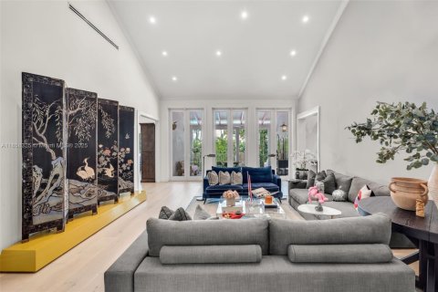 House in Key Biscayne, Florida 6 bedrooms, 319.21 sq.m. № 1882558 - photo 6