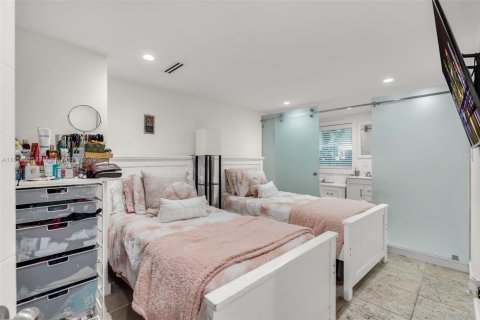 House in Key Biscayne, Florida 6 bedrooms, 319.21 sq.m. № 1882558 - photo 21