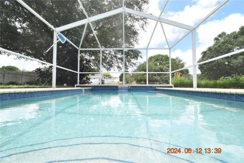 Casa en alquiler en Zephyrhills, Florida, 3 dormitorios, 102.56 m2 № 1915593 - foto 1