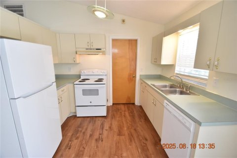 Casa en alquiler en Zephyrhills, Florida, 3 dormitorios, 102.56 m2 № 1915593 - foto 11