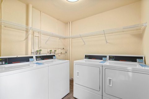 Condo in West Palm Beach, Florida, 1 bedroom  № 1183460 - photo 1