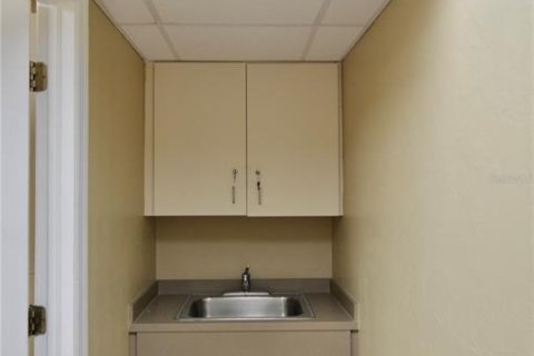 Propiedad comercial en alquiler en Port Charlotte, Florida, 120.4 m2 № 1542685 - foto 13