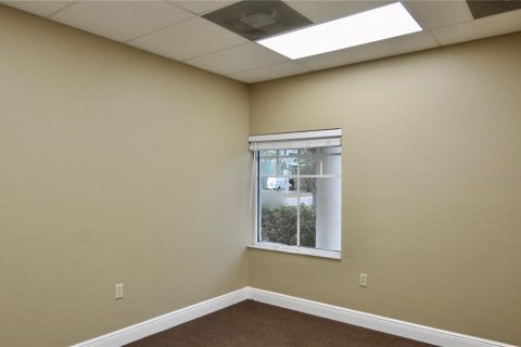 Propiedad comercial en alquiler en Port Charlotte, Florida, 120.4 m2 № 1542685 - foto 10