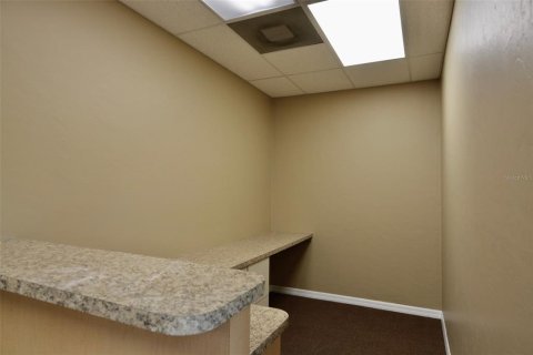 Propiedad comercial en alquiler en Port Charlotte, Florida, 120.4 m2 № 1542685 - foto 6