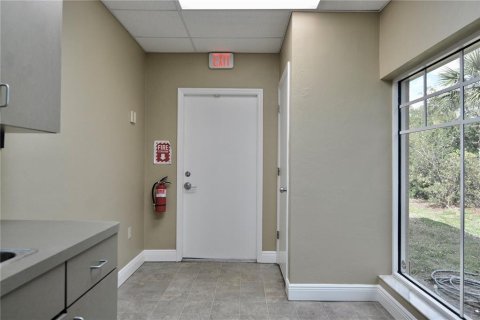 Propiedad comercial en alquiler en Port Charlotte, Florida, 120.4 m2 № 1542685 - foto 23