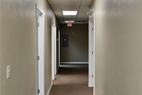 Propiedad comercial en alquiler en Port Charlotte, Florida, 120.4 m2 № 1542685 - foto 9
