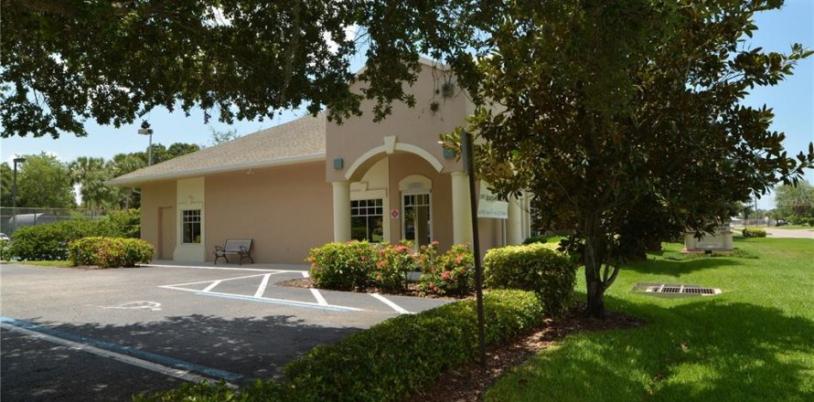 Immobilier commercial à Port Charlotte, Floride 120.4 m2 № 1542685