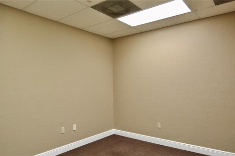 Propiedad comercial en alquiler en Port Charlotte, Florida, 120.4 m2 № 1542685 - foto 17