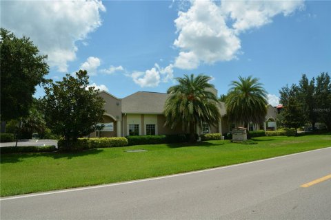 Propiedad comercial en alquiler en Port Charlotte, Florida, 120.4 m2 № 1542685 - foto 2