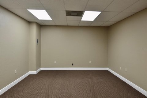 Propiedad comercial en alquiler en Port Charlotte, Florida, 120.4 m2 № 1542685 - foto 15