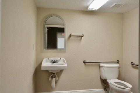 Propiedad comercial en alquiler en Port Charlotte, Florida, 120.4 m2 № 1542685 - foto 26