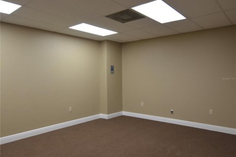 Propiedad comercial en alquiler en Port Charlotte, Florida, 120.4 m2 № 1542685 - foto 16