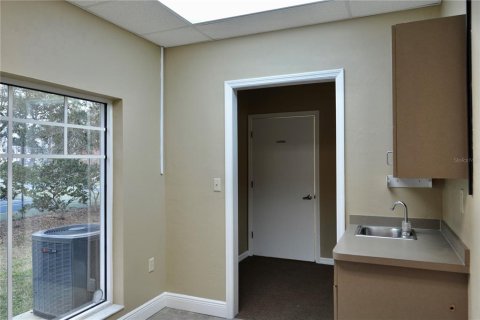Propiedad comercial en alquiler en Port Charlotte, Florida, 120.4 m2 № 1542685 - foto 22