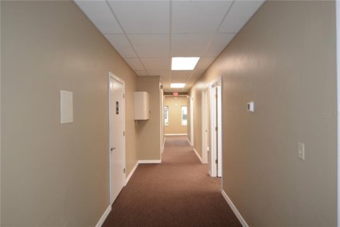 Propiedad comercial en alquiler en Port Charlotte, Florida, 120.4 m2 № 1542685 - foto 24