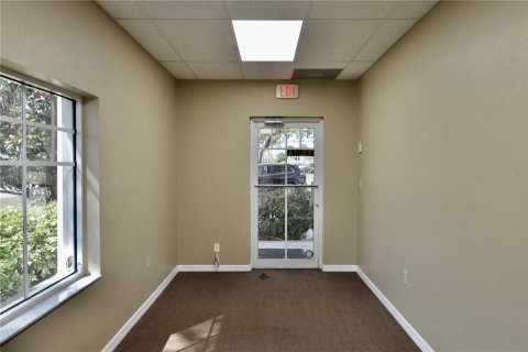 Propiedad comercial en alquiler en Port Charlotte, Florida, 120.4 m2 № 1542685 - foto 8