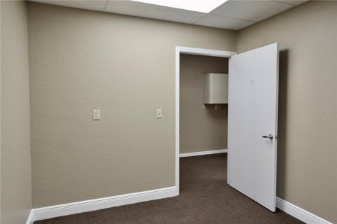 Propiedad comercial en alquiler en Port Charlotte, Florida, 120.4 m2 № 1542685 - foto 20