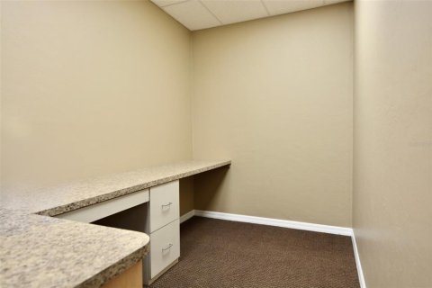 Propiedad comercial en alquiler en Port Charlotte, Florida, 120.4 m2 № 1542685 - foto 7
