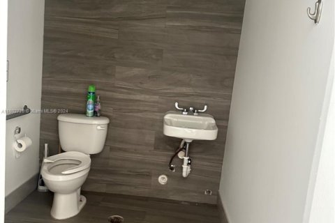 Immobilier commercial à louer à Cutler Bay, Floride № 1221184 - photo 1