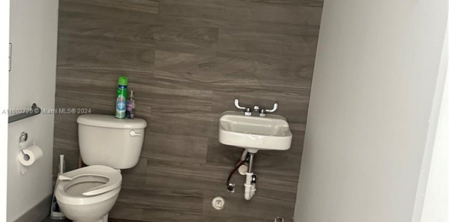 Immobilier commercial à Cutler Bay, Floride № 1221184