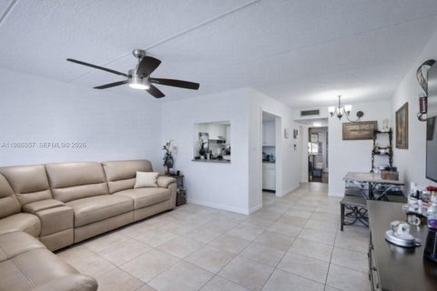 Купить кондоминиум в Палм Спрингс, Флорида 1 спальня, 60.39м2, № 2051979 - фото 3