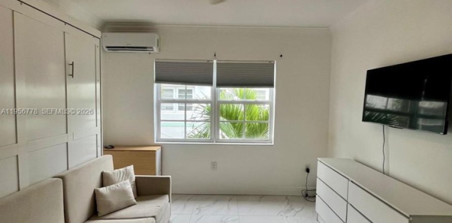Estudio en el Condominio en Miami Beach, Florida  № 2010657