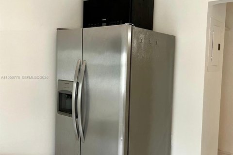 Condominio en alquiler en Miami Beach, Florida, 23.23 m2 № 2010657 - foto 8