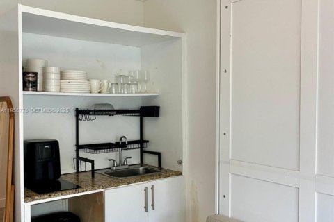 Condominio en alquiler en Miami Beach, Florida, 23.23 m2 № 2010657 - foto 10