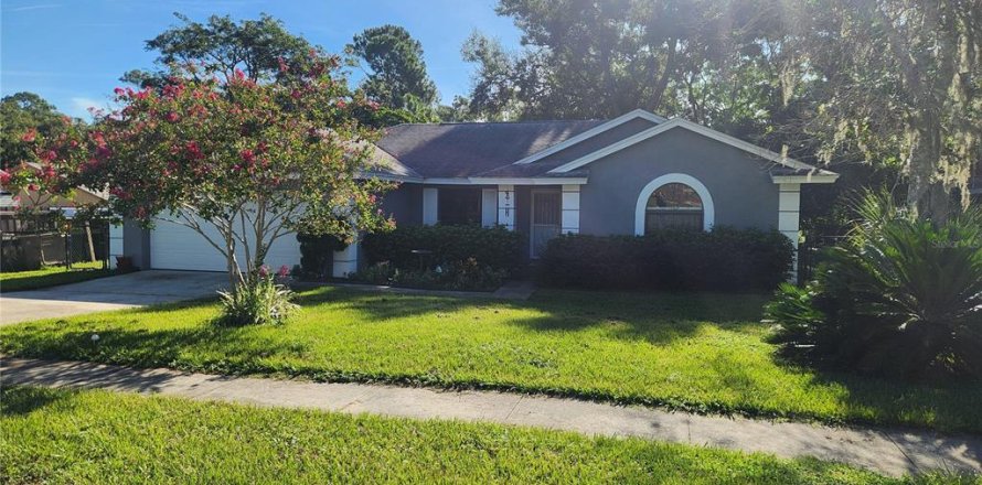Villa ou maison à Clermont, Floride 4 chambres, 170.66 m2 № 1885065