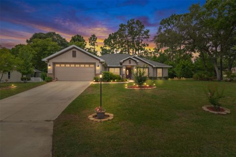 House in Homosassa, Florida 4 bedrooms, 237.27 sq.m. № 2238208