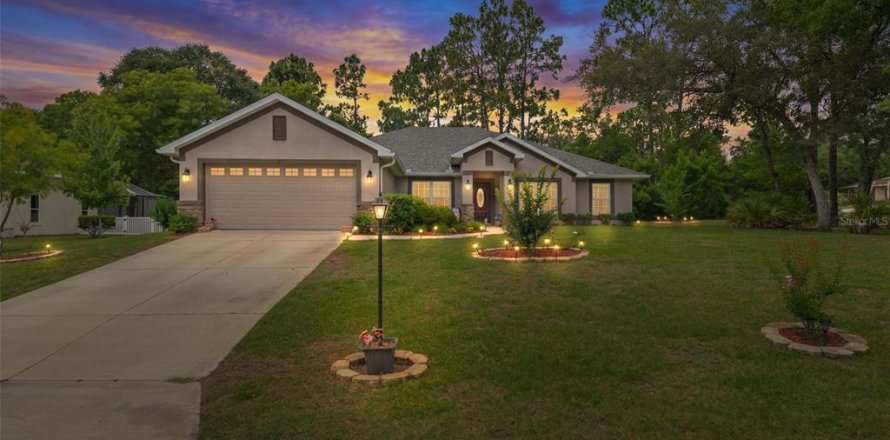 House in Homosassa, Florida 4 bedrooms, 237.27 sq.m. № 2238208