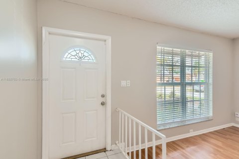 House in Sunrise, Florida 4 bedrooms, 153.66 sq.m. № 1814006 - photo 3