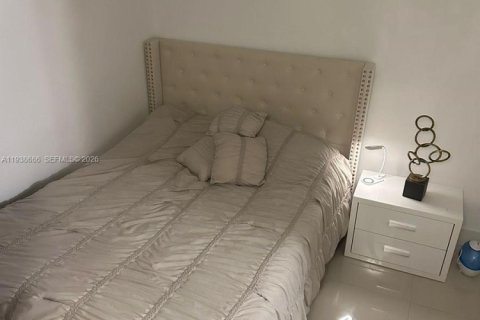Купить кондоминиум в Майами, Флорида 1 спальня, 75.16м2, № 2068675 - фото 15