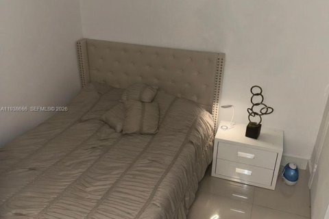 Купить кондоминиум в Майами, Флорида 1 спальня, 75.16м2, № 2068675 - фото 16