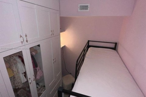Купить кондоминиум в Майами, Флорида 1 спальня, 75.16м2, № 2068675 - фото 19