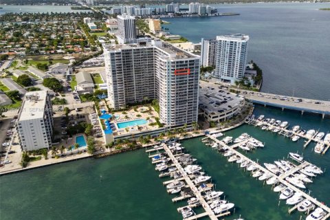 Copropriété à vendre à North Bay Village, Floride: 2 chambres, 95.69 m2 № 2029517 - photo 2