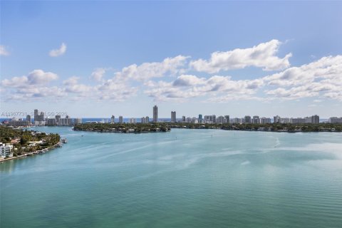 Condo à North Bay Village, Floride, 2 chambres  № 2029517