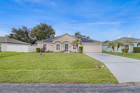 Villa ou maison à vendre à Poinciana, Floride: 3 chambres, 164.25 m2 № 2390886 - photo 28