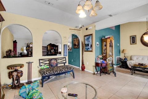 Villa ou maison à vendre à Poinciana, Floride: 3 chambres, 164.25 m2 № 2390886 - photo 4