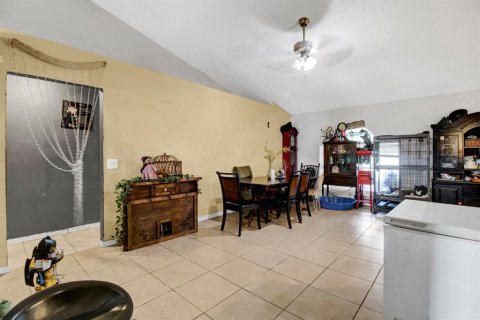 Villa ou maison à vendre à Poinciana, Floride: 3 chambres, 164.25 m2 № 2390886 - photo 6