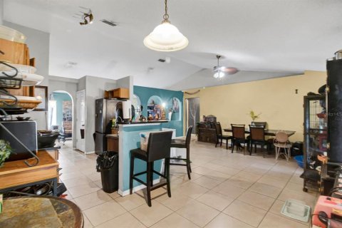 Villa ou maison à vendre à Poinciana, Floride: 3 chambres, 164.25 m2 № 2390886 - photo 10