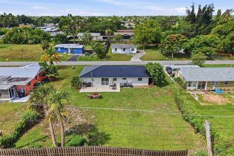 Villa ou maison à vendre à Port Charlotte, Floride: 2 chambres, 95.5 m2 № 2208881 - photo 2