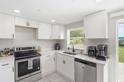Villa ou maison à vendre à Port Charlotte, Floride: 2 chambres, 95.5 m2 № 2208881 - photo 8